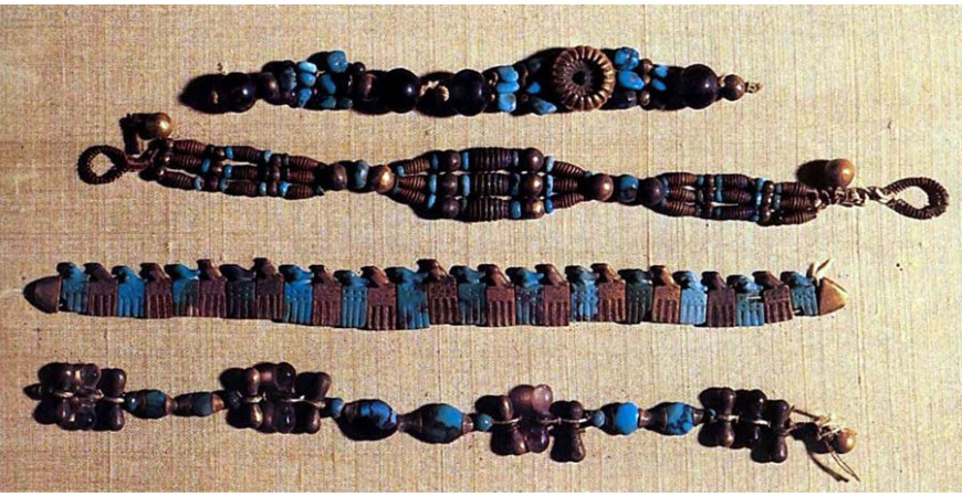Историята на мънистата и любимите бижута на Клеопатра